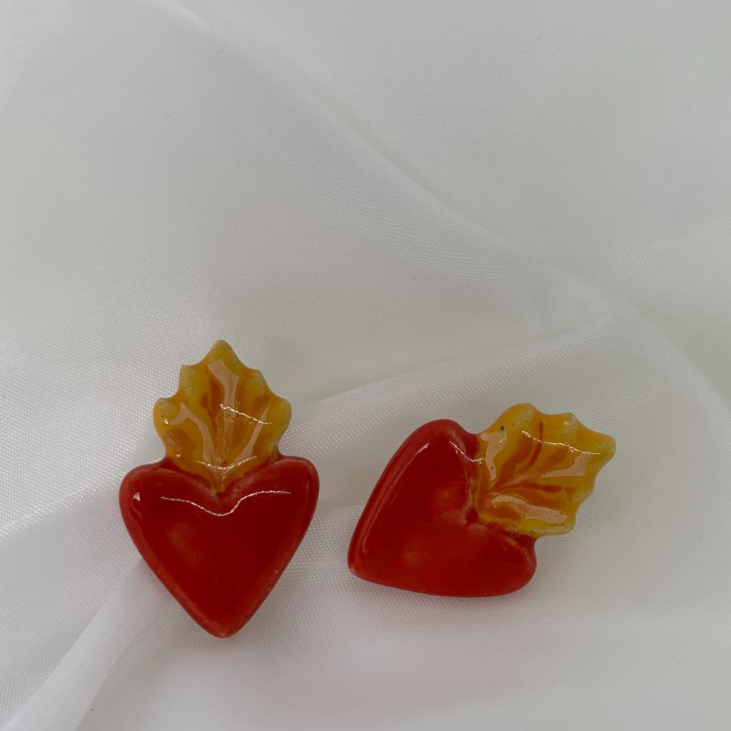 Aretes en cerámica sagrado Corazón - anama casa creativa